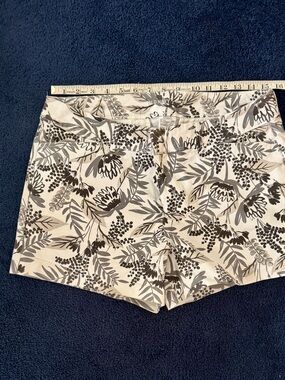 Old Navy Women's Floral Print Shorts - White & Black/gray.